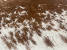 Load image into Gallery viewer, Premium Exotic Cowhide 1.96 x 2.13 m
