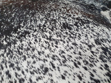 Load image into Gallery viewer, Premium Exotic Cowhide 2 x 2.12 m